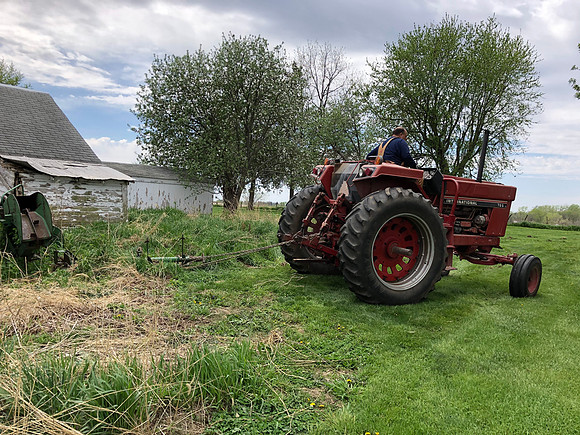 Pulling picker bracket